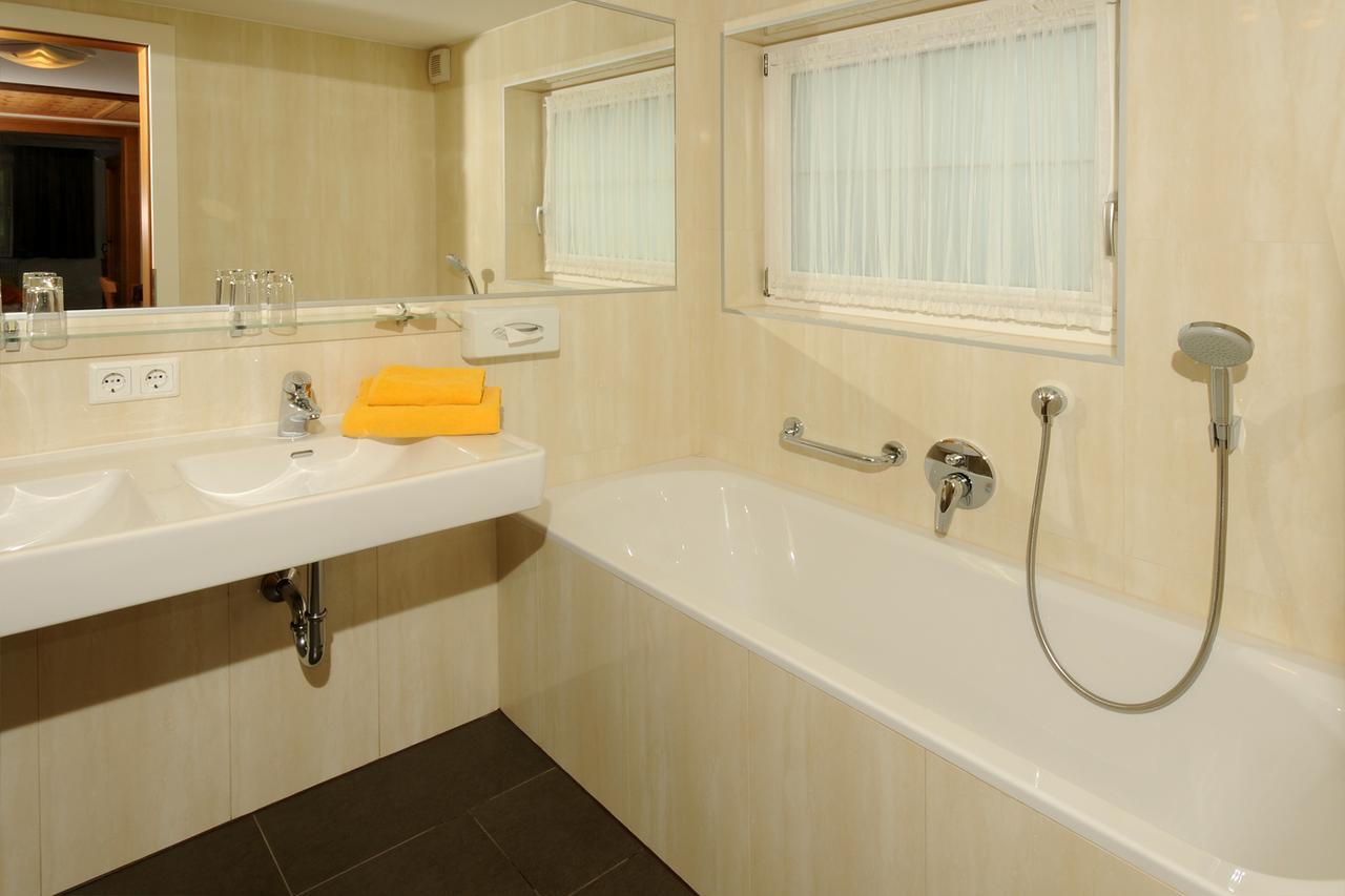 Hotel Burgschrofn Тукс Екстериор снимка