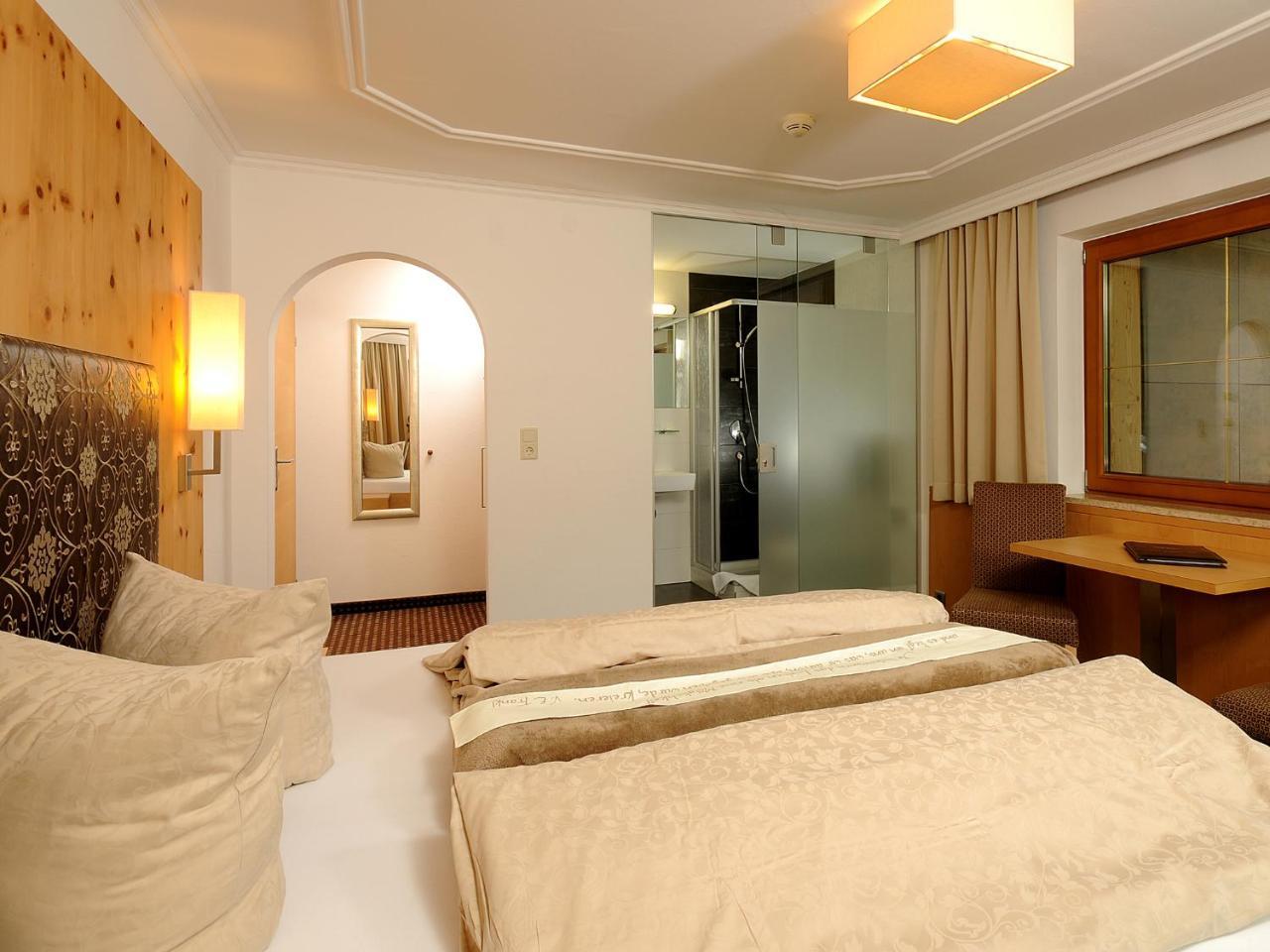 Hotel Burgschrofn Тукс Екстериор снимка