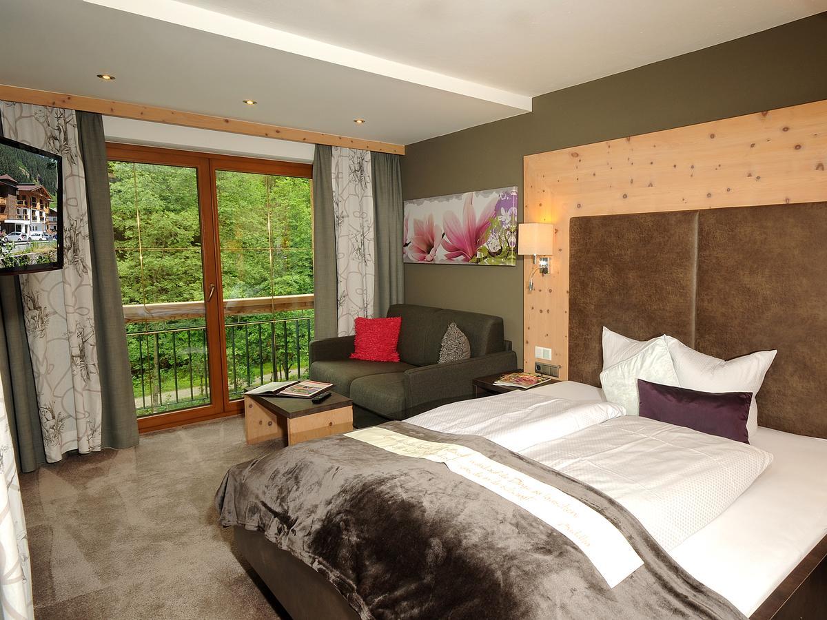 Hotel Burgschrofn Тукс Екстериор снимка